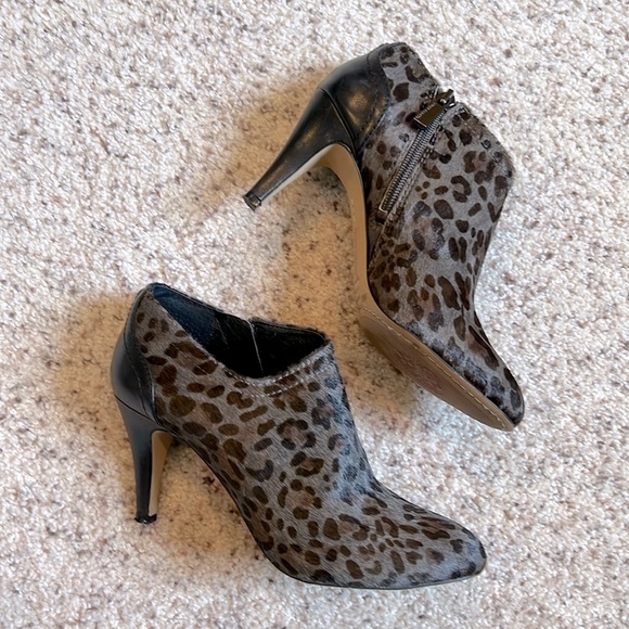 Vince Camuto Vala Dusk Leopard Heeled Booties - Picture 1 of 11